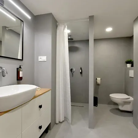 S Balkónom Apartman