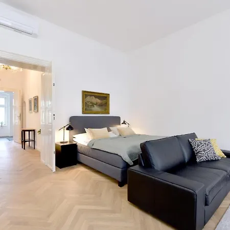 S Balkónom Trenčín