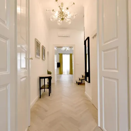 Apartment S Balkonom *