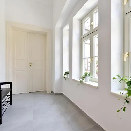 S Balkónom * Trenčín