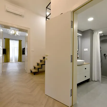 Apartment S Balkonom *